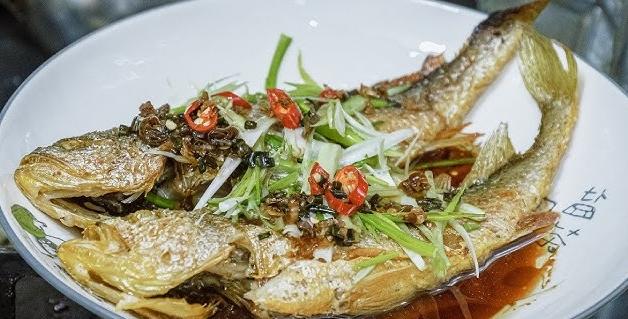 梅菜蒸鯇魚